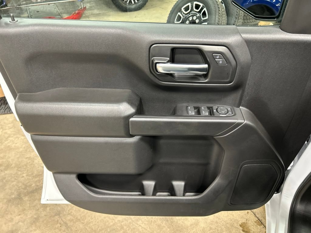 Used 2025 Chevrolet Silverado 1500 Custom Trail Boss w/ Dark Appearance Package AWD/4WD image 15