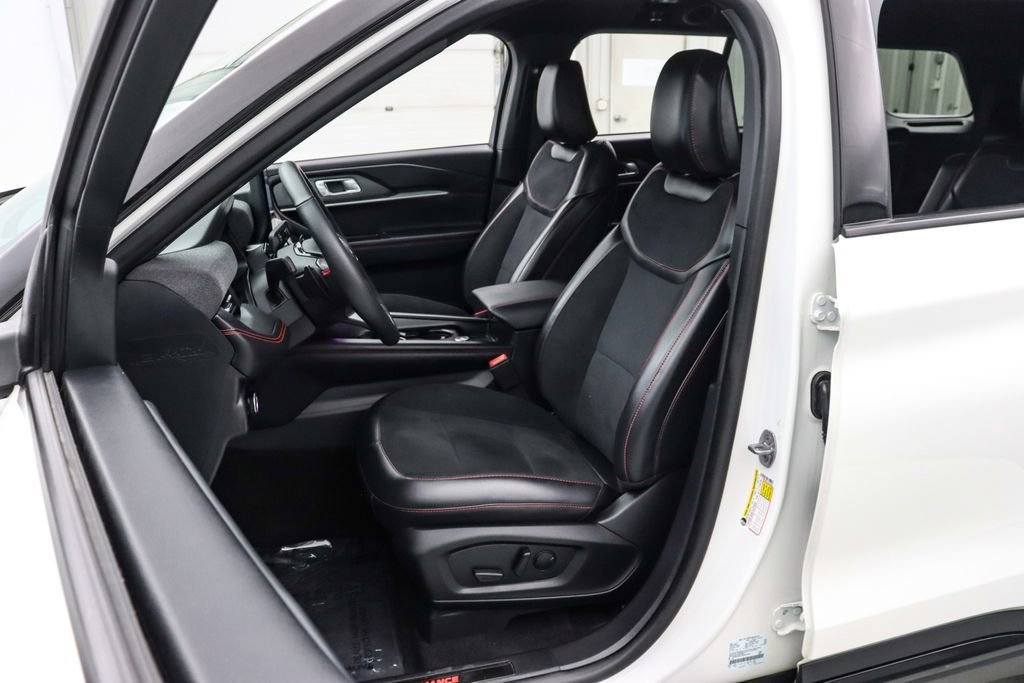 Certified 2025 Ford Explorer ST image 11