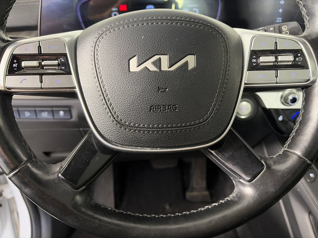Used 2023 Kia Telluride EX w/ EX Captain's Chair Package AWD/4WD image 16