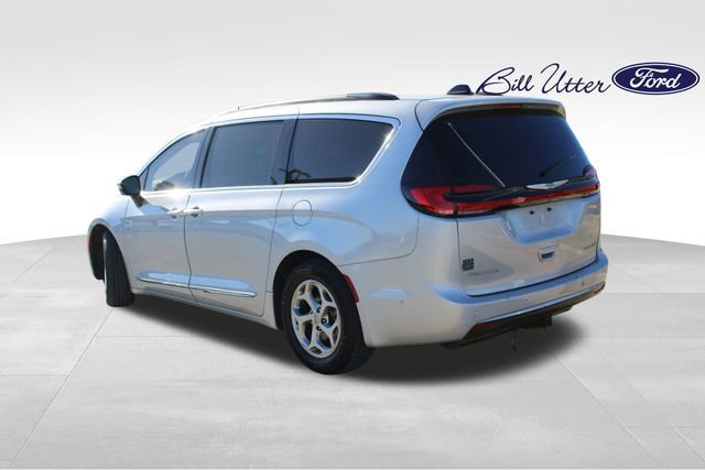 Used 2023 Chrysler Pacifica Limited image 3