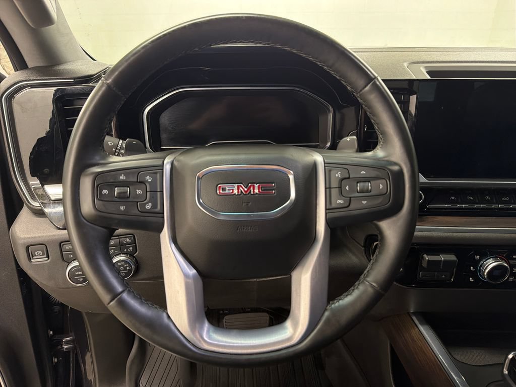 Used 2023 GMC Sierra 1500 SLT w/ SLT Premium Plus Package AWD/4WD image 18