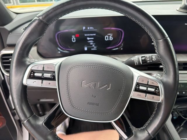 Used 2024 Kia Telluride EX w/ EX Captain's Chair Package AWD/4WD image 8