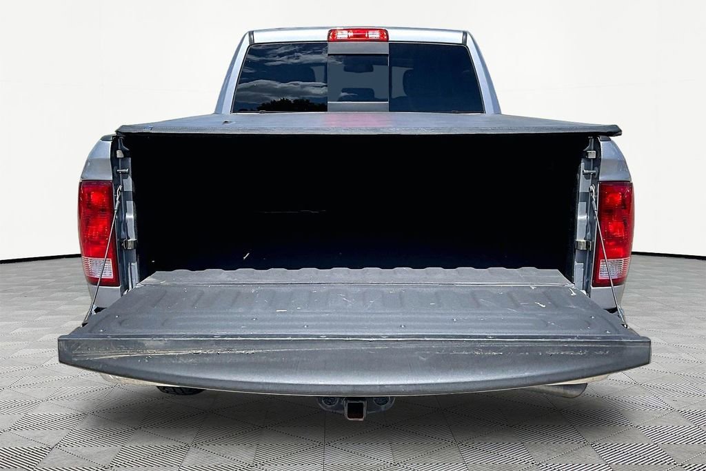 Used 2020 RAM 1500 Classic SLT w/ Luxury Group RWD image 18