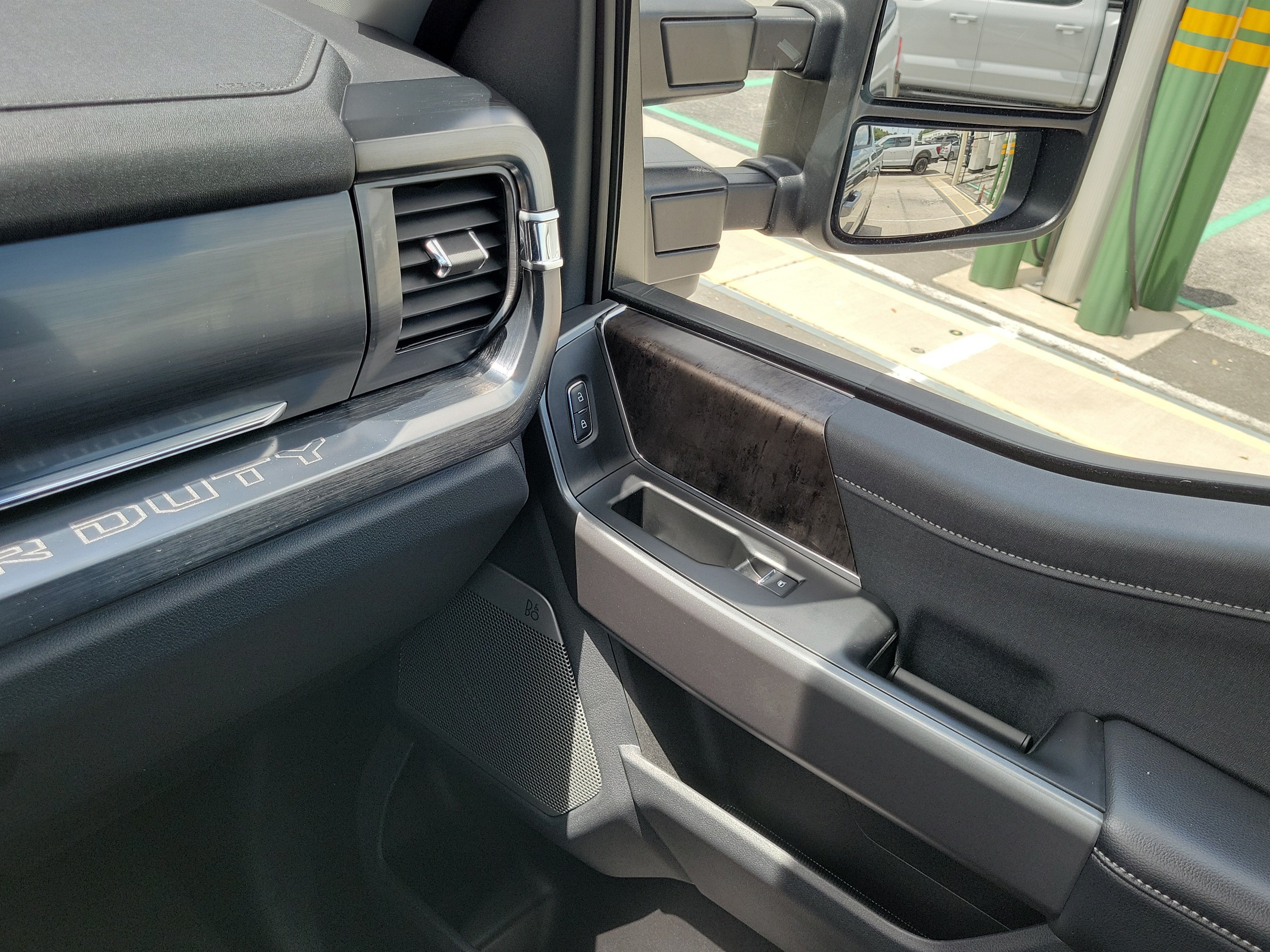 Certified 2025 Ford F250 Lariat w/ Lariat Ultimate Package AWD/4WD image 28
