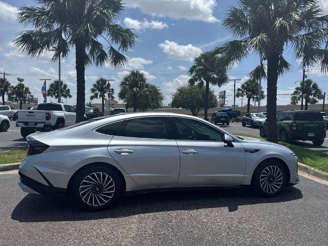 Used 2025 Hyundai Sonata Limited FWD image 5