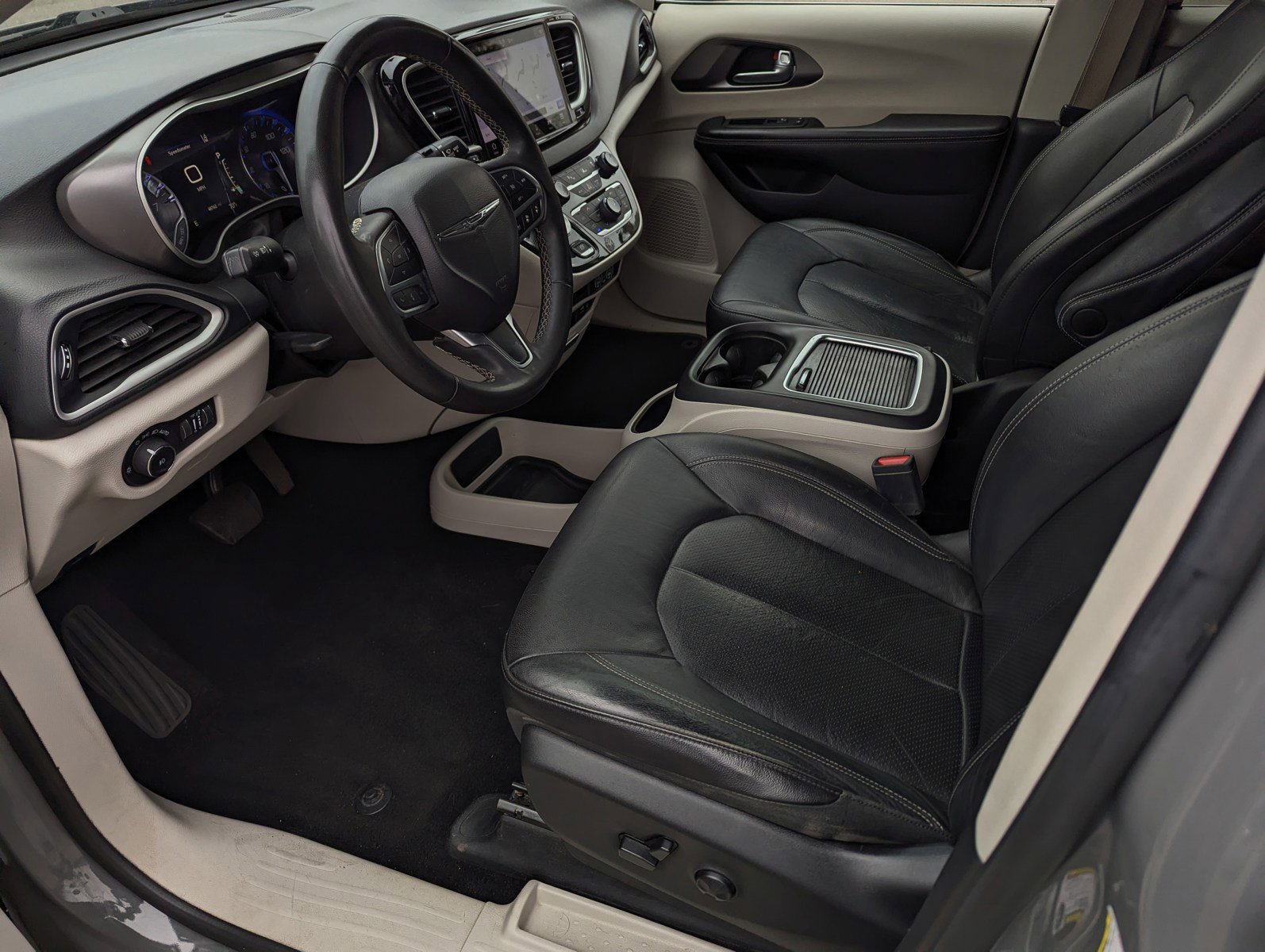 Used 2022 Chrysler Pacifica Touring-L FWD image 9