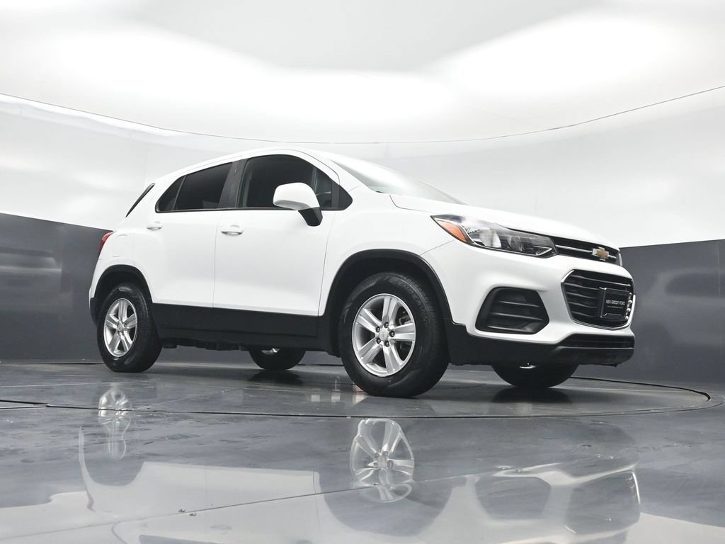 Used 2021 Chevrolet Trax LS w/ Tint and Cruise Package FWD image 4