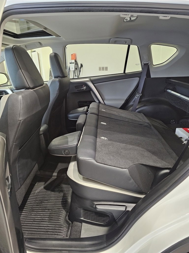 Used 2017 Toyota RAV4 Limited image 28