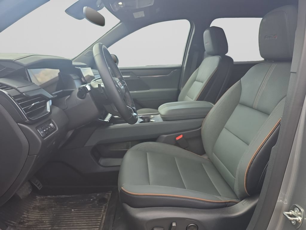 Used 2025 GMC Acadia AT4 w/ LPO, Floor Liner Package AWD/4WD image 3