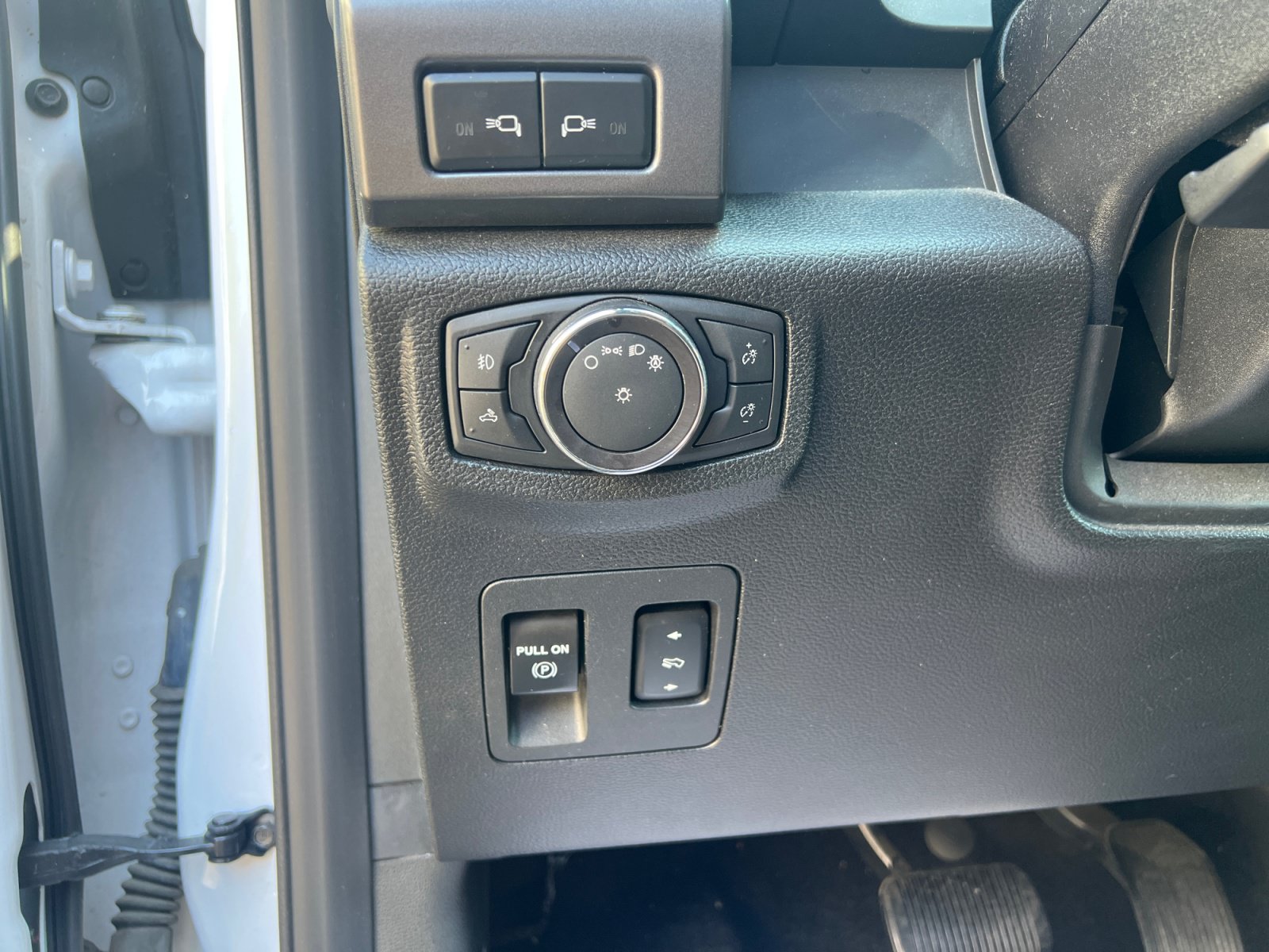 Certified 2018 Ford F150 XLT w/ Equipment Group 302A Luxury AWD/4WD image 12