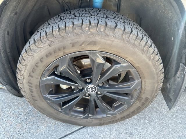 Used 2022 Toyota RAV4 SE image 4