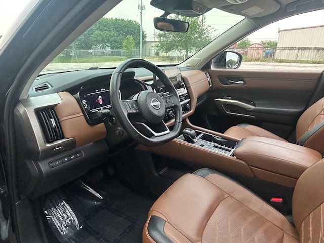 Used 2024 Nissan Pathfinder Platinum w/ Cargo Package FWD image 18