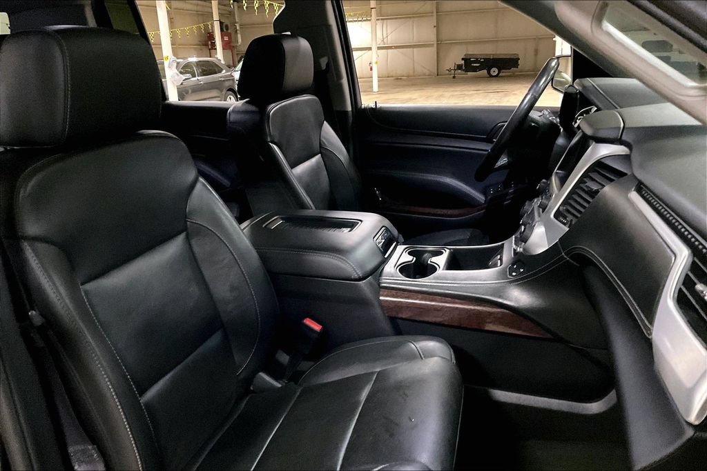 Used 2017 GMC Yukon XL SLT w/ Premium Edition AWD/4WD image 7