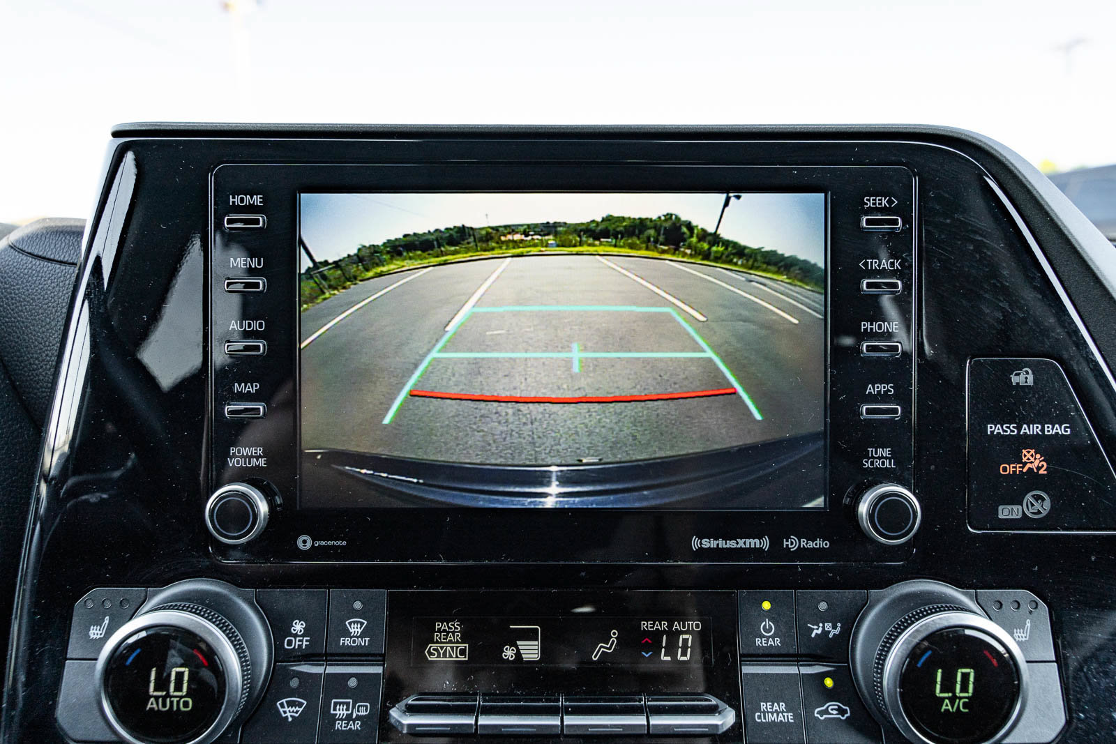 Used 2022 Toyota Highlander XLE FWD image 33