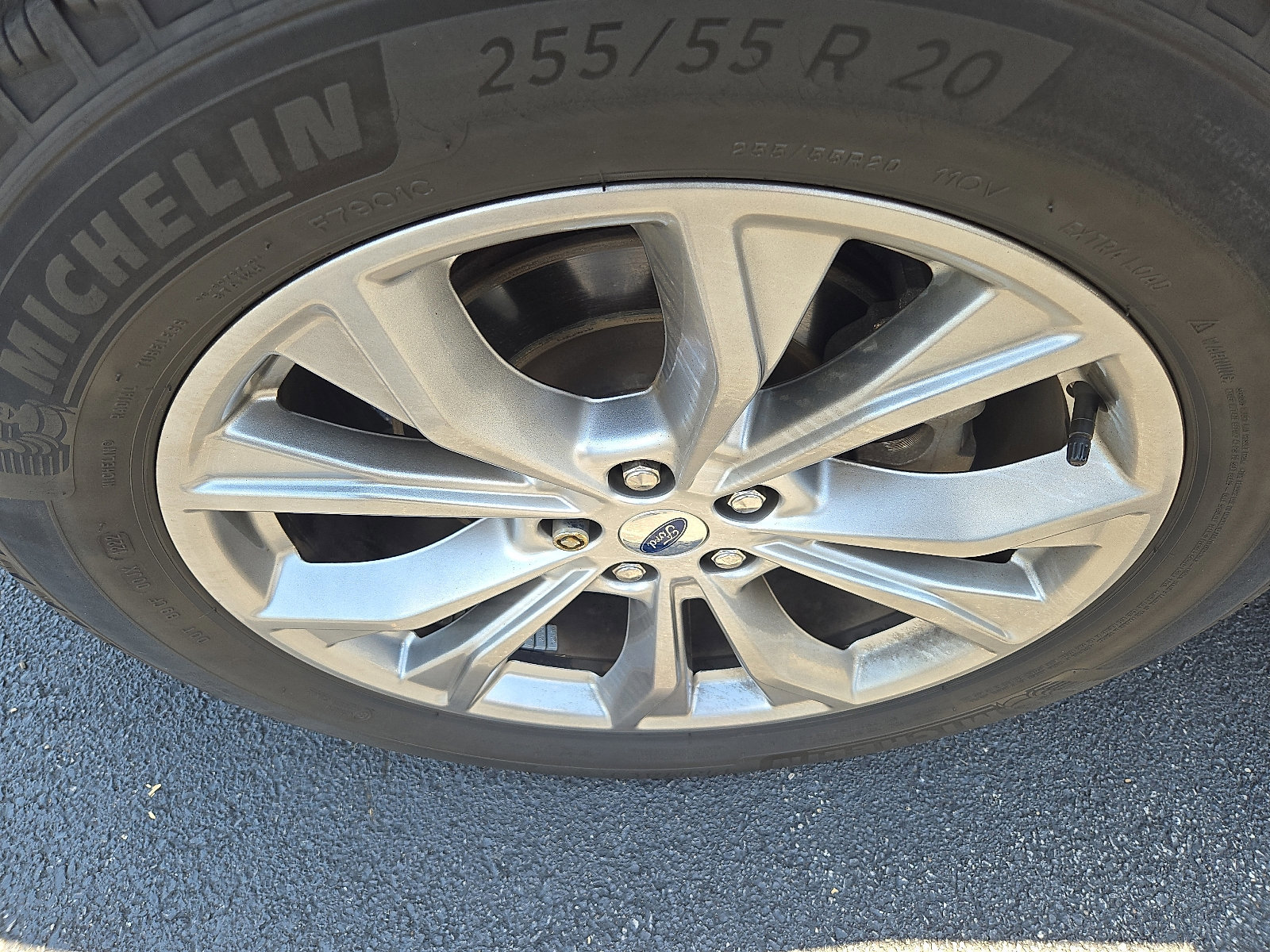 Certified 2022 Ford Explorer XLT w/ Equipment Group 202A image 9