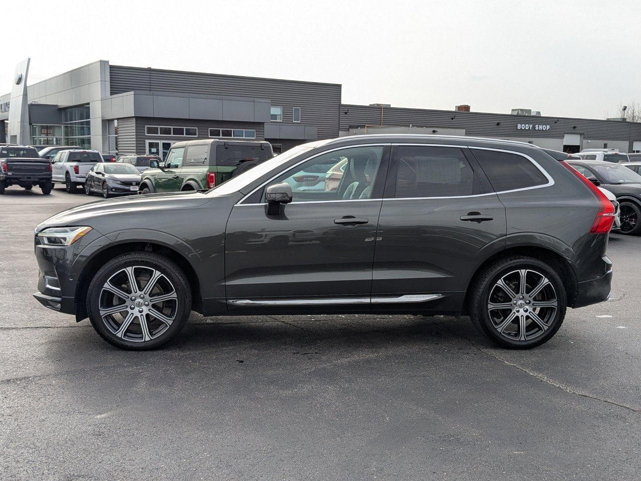 Used 2019 Volvo XC60 T5 Inscription w/ Protection Package image 2