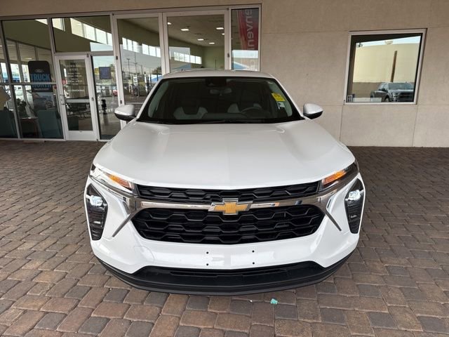 Used 2025 Chevrolet Trax LS w/ LS Convenience Package image 8