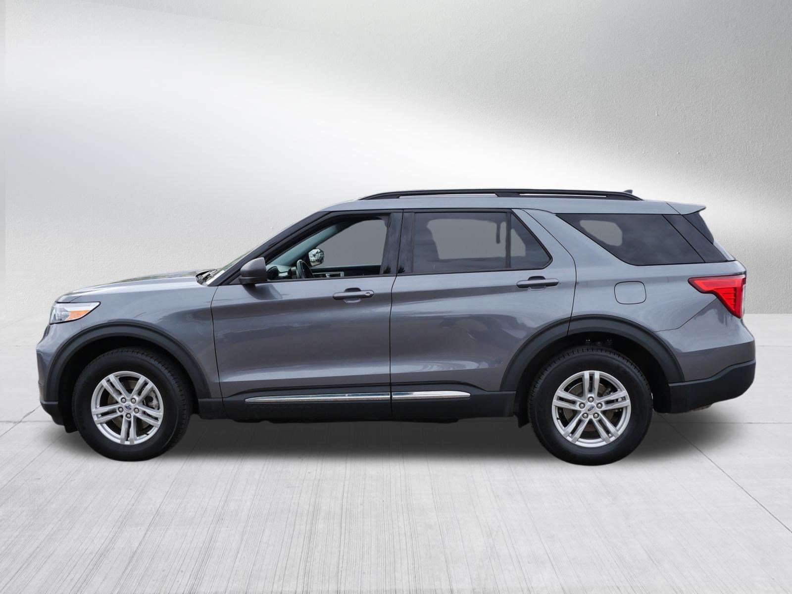 Certified 2022 Ford Explorer XLT w/ Class IV Trailer Tow Package AWD/4WD image 4