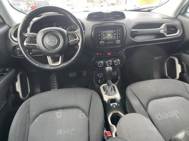 Used 2017 Jeep Renegade Latitude w/ Cold Weather Group image 17