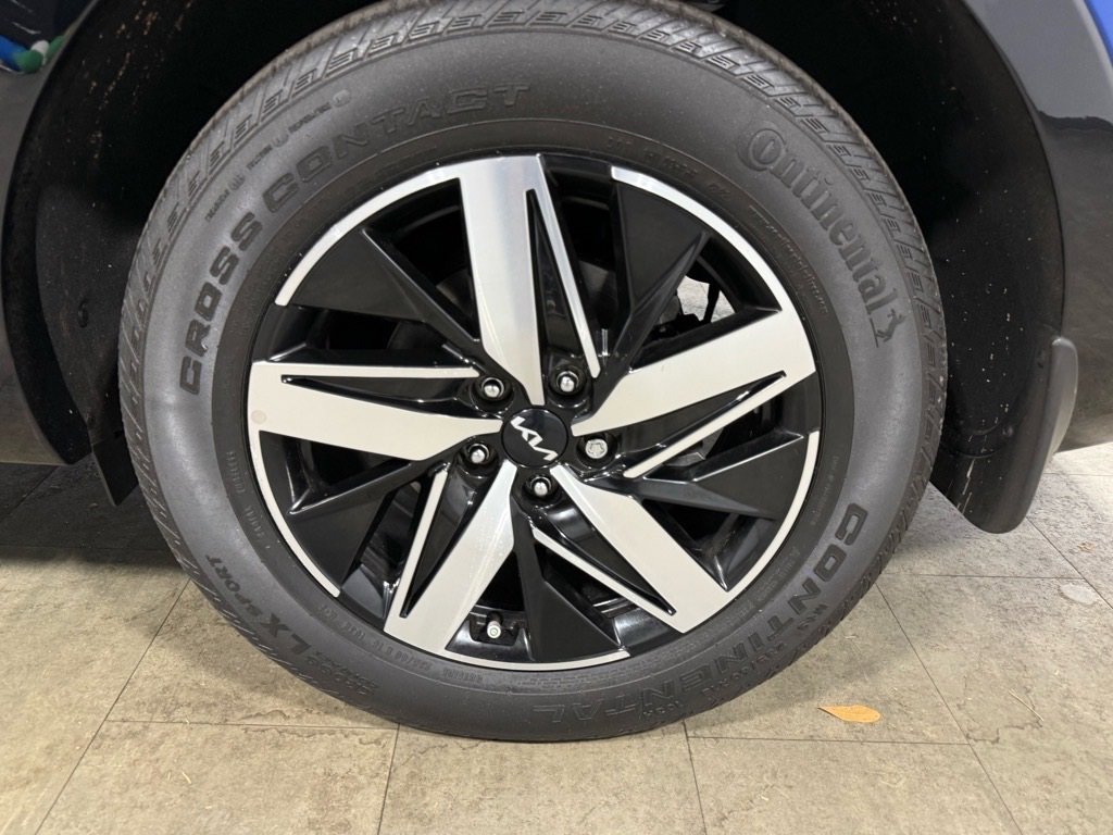 Used 2023 Kia Sorento S w/ Panoramic Sunroof Package image 15