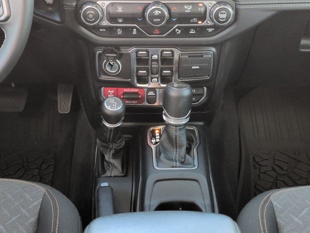 Used 2025 Jeep Gladiator Mojave w/ Safety Group AWD/4WD image 19