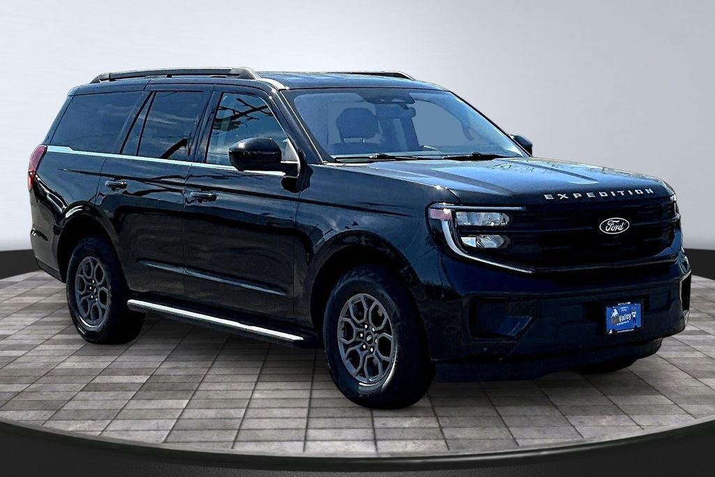 Certified 2025 Ford Expedition Active AWD/4WD image 1