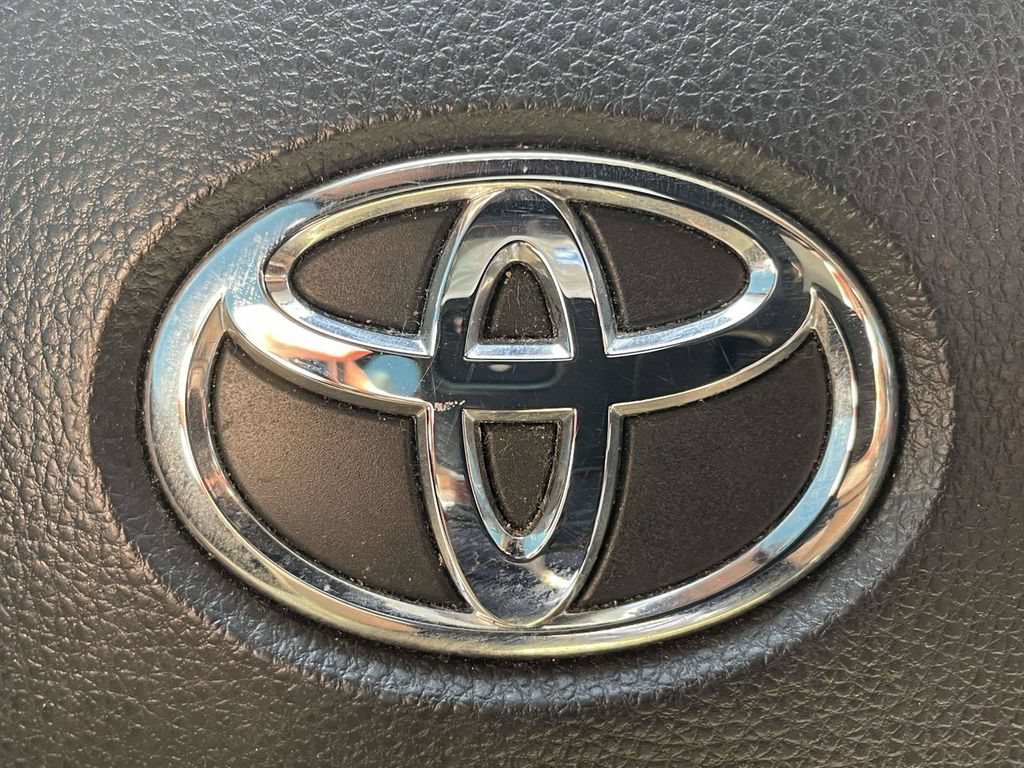 Used 2020 Toyota Corolla LE FWD image 27