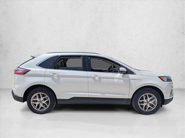 Certified 2024 Ford Edge SEL w/ Convenience Package AWD/4WD image 2