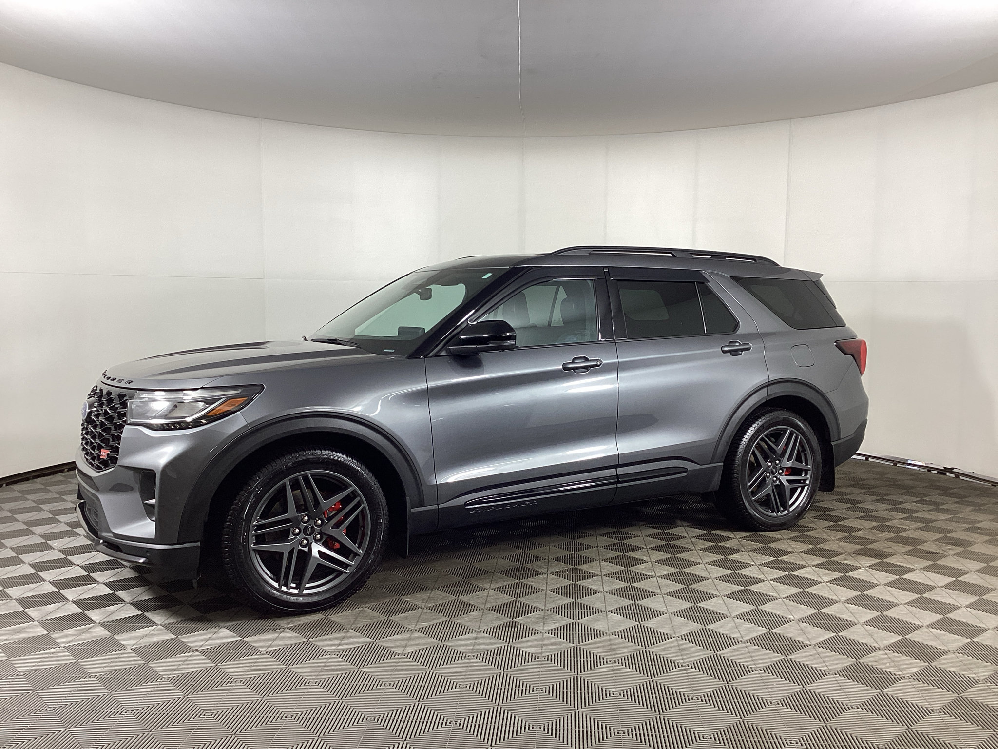 Certified 2025 Ford Explorer ST AWD/4WD image 5