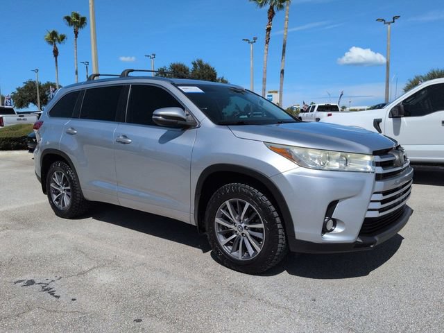 Used 2018 Toyota Highlander XLE AWD/4WD image 2