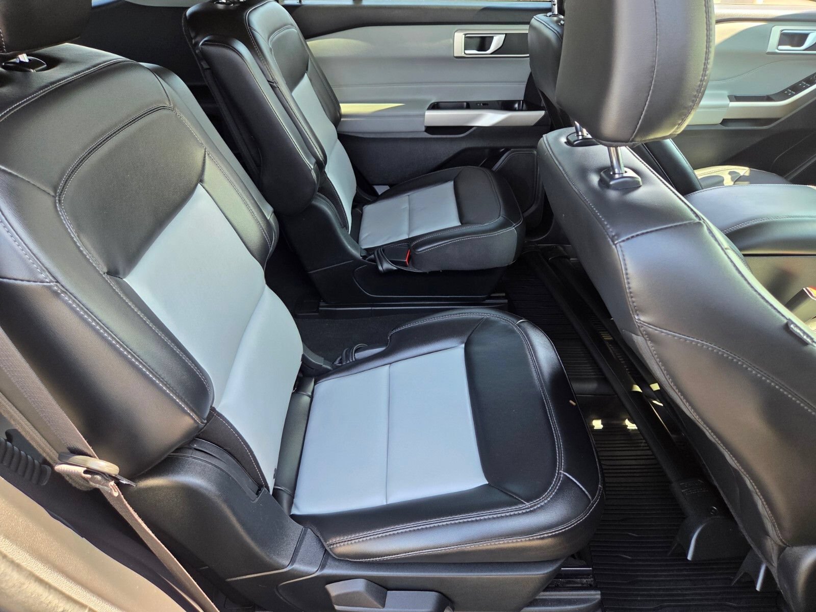 Certified 2023 Ford Explorer XLT w/ Equipment Group 202A RWD image 16