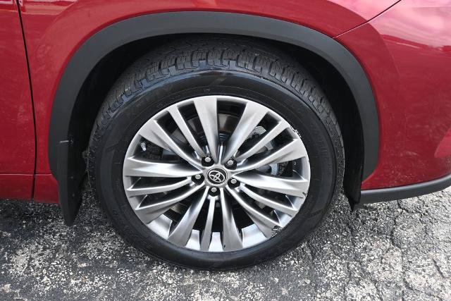 Used 2021 Toyota Highlander Platinum AWD/4WD image 17