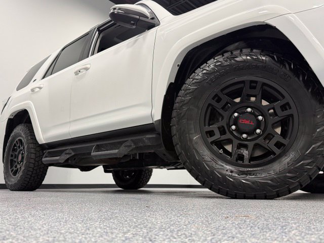 Used 2021 Toyota 4Runner SR5 Premium w/ Moonroof Package AWD/4WD image 2