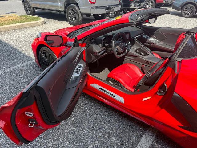 Used 2025 Chevrolet Corvette Stingray Convertible RWD image 9