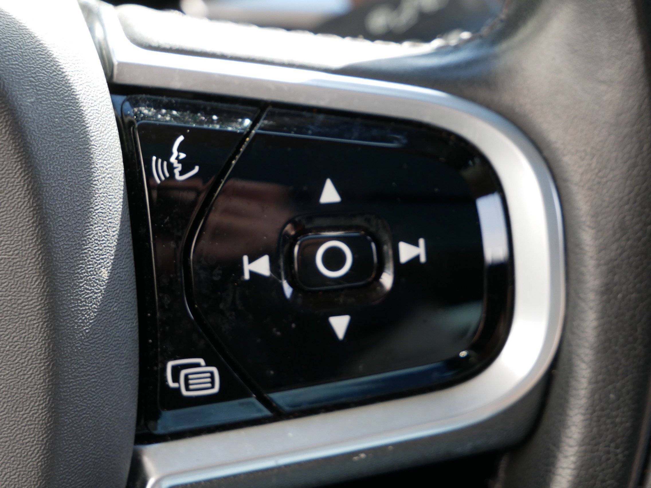 Used 2019 Volvo XC60 T8 Inscription w/ Advanced Package image 21