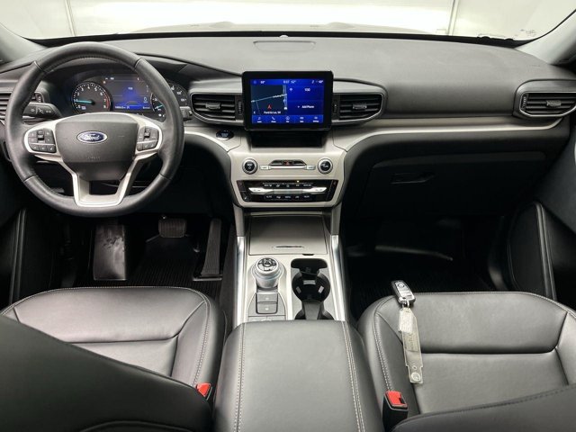Certified 2023 Ford Explorer XLT w/ Equipment Group 202A AWD/4WD image 4