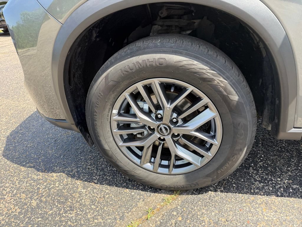 Used 2024 Nissan Rogue S AWD/4WD image 28