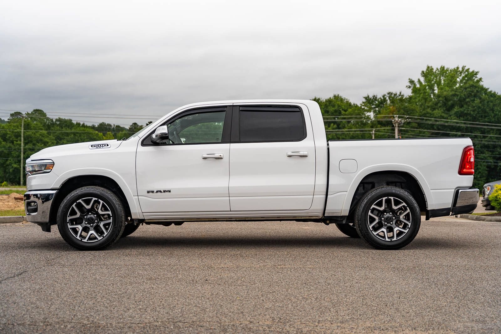 Used 2025 RAM 1500 Laramie AWD/4WD image 4