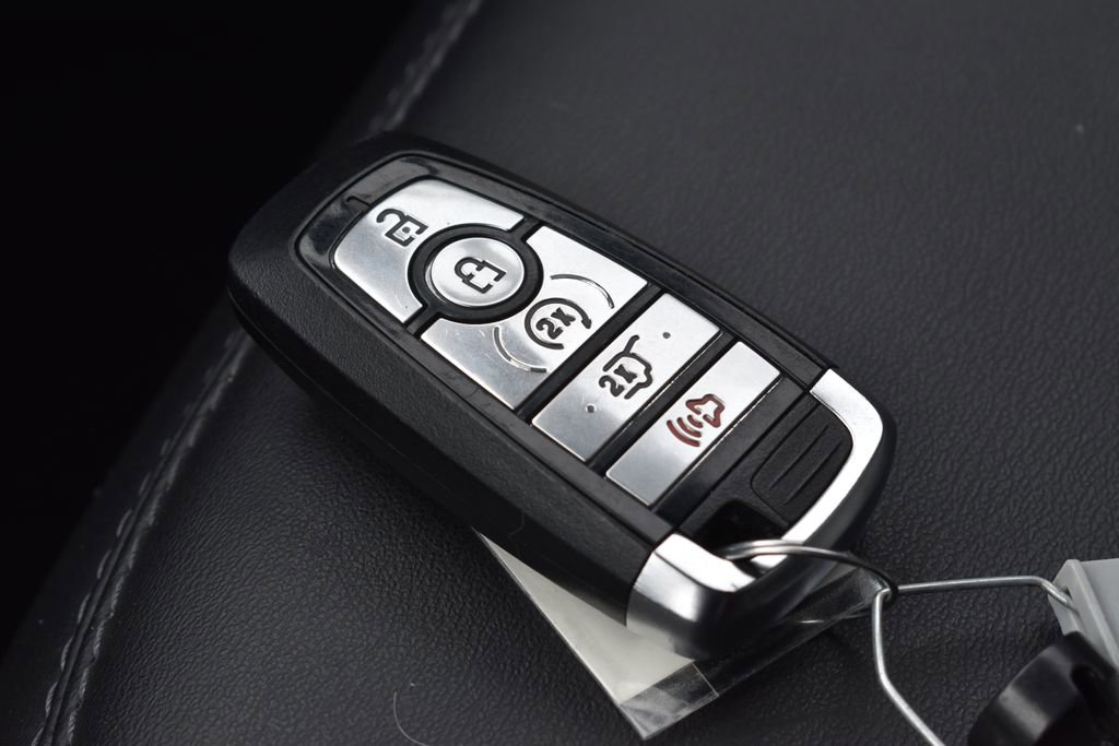 Certified 2022 Ford Explorer XLT w/ Equipment Group 202A image 28