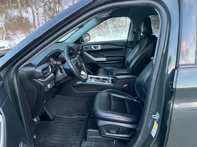 Certified 2022 Ford Explorer XLT w/ Equipment Group 202A image 11