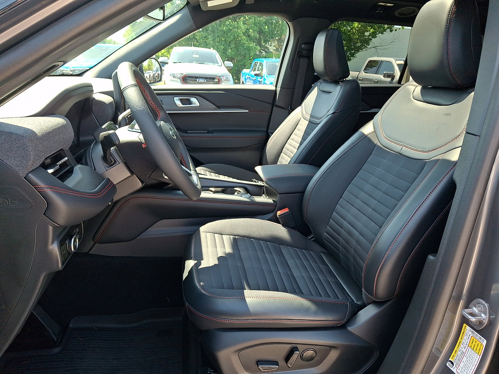 Certified 2025 Ford Explorer ST-Line w/ Premium Package AWD/4WD image 17