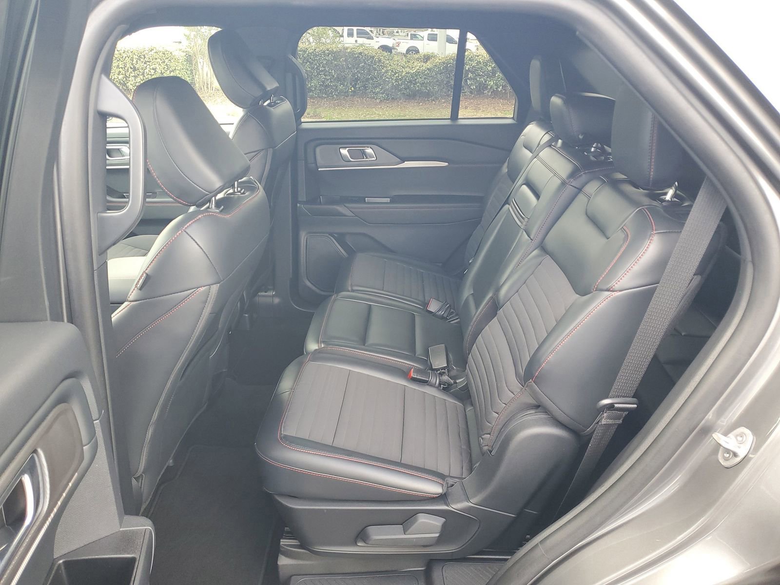 Certified 2025 Ford Explorer ST-Line w/ ST-Line Street Pack image 11