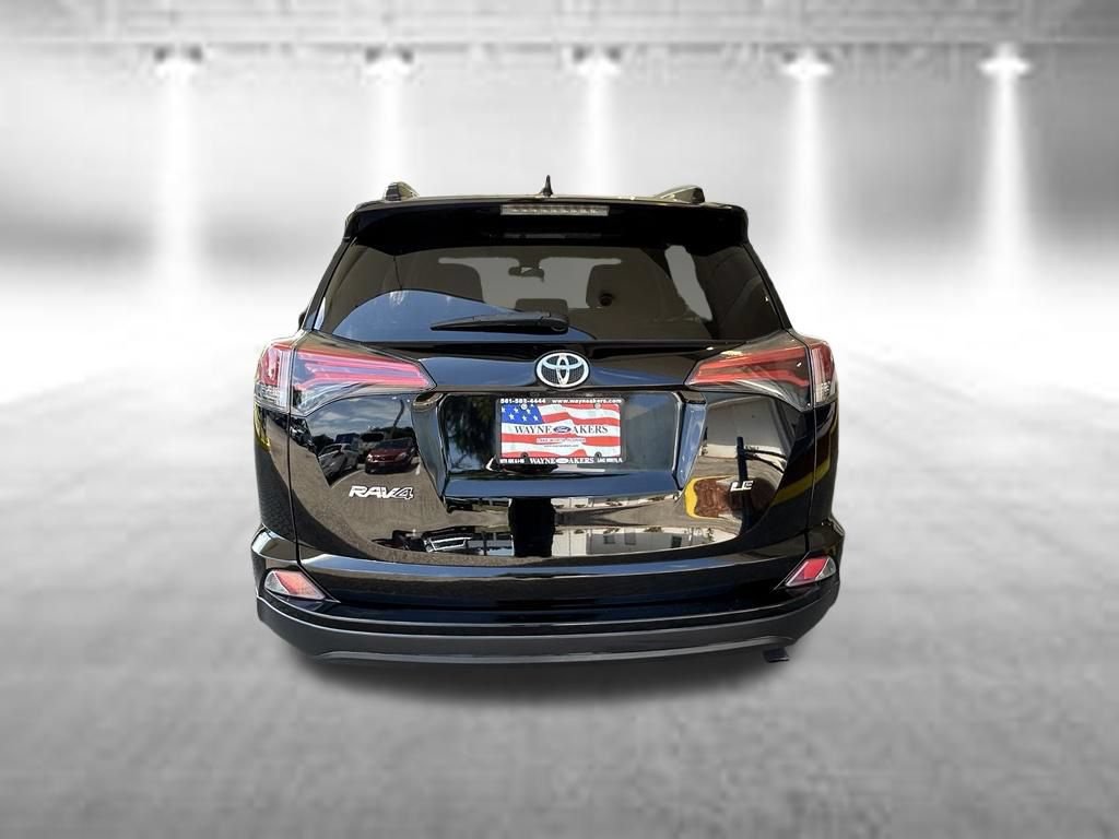 Used 2018 Toyota RAV4 LE FWD image 5