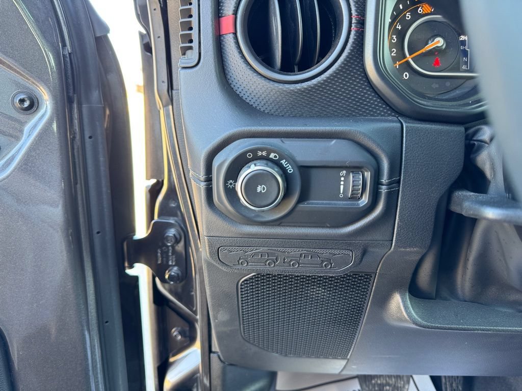 Used 2025 Jeep Wrangler Unlimited Rubicon AWD/4WD image 11