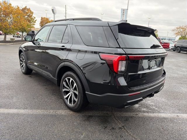 Certified 2025 Ford Explorer ST-Line image 2