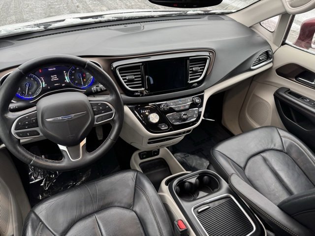 Used 2018 Chrysler Pacifica Touring-L Plus image 10