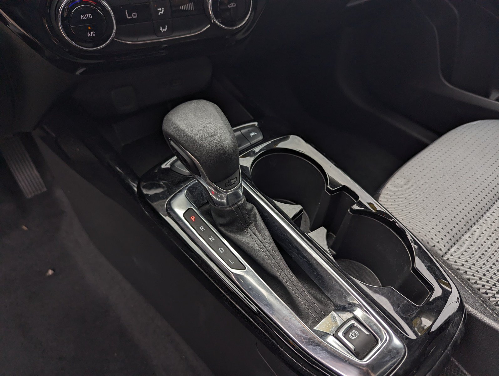 Used 2025 Chevrolet Trax LT FWD image 11