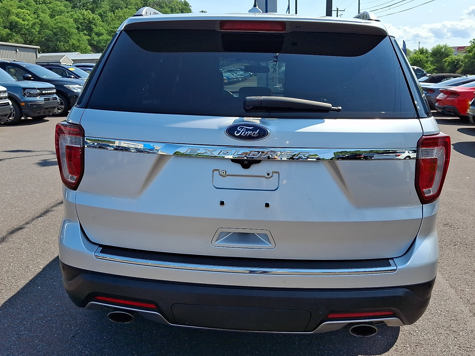 Certified 2018 Ford Explorer XLT w/ Equipment Group 202A AWD/4WD image 9