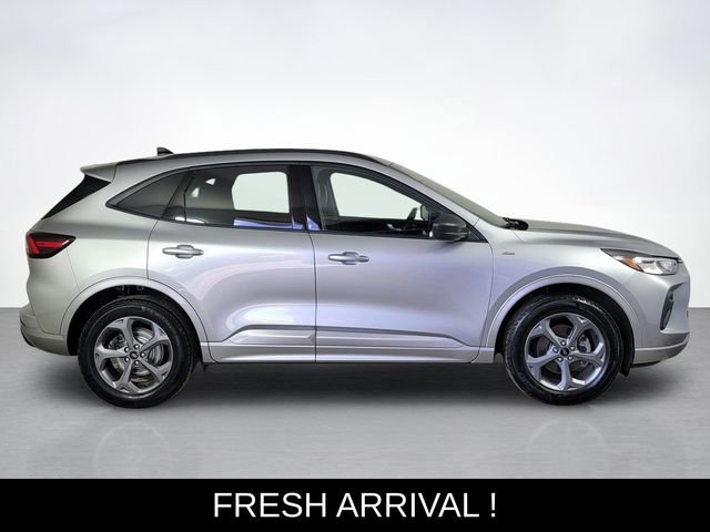 Certified 2023 Ford Escape ST-Line w/ Tech Pack #1 AWD/4WD image 2