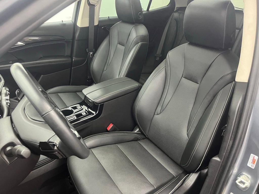 Used 2022 Buick Envision Essence w/ Safety Package image 21
